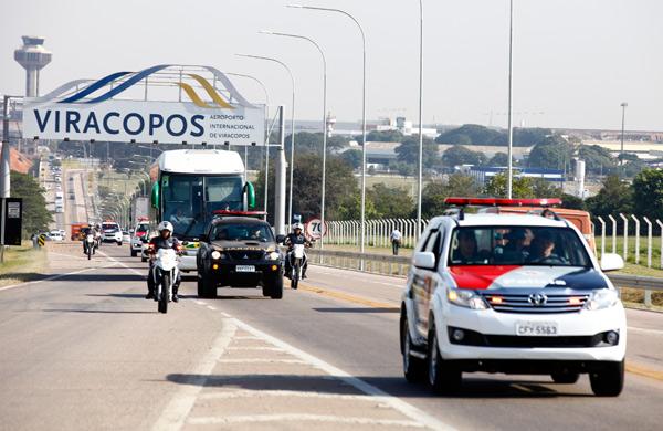 Nesta quarta foi feita uma simula&ccedil;&atilde;o para mapear o trajeto terrestre da sele&ccedil;&atilde;o da Nig&eacute;ria com agentes de tr&acirc;nsito, policiais militares e federais do aeroporto ao hotel e ao est&aacute;dio Brinco de Ouro (Cesar Rodrigues/ ANN)