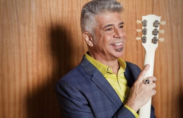 O cantor e compositor Lulu Santos: show beneficente em Jaguari&uacute;na ( Divulgação)