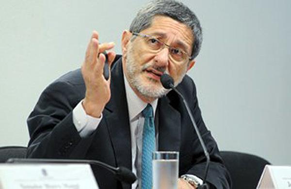 S&eacute;rgio Gabrielli dep&otilde;e na CPI da Petrobras (Divulgação/Agência Senado)