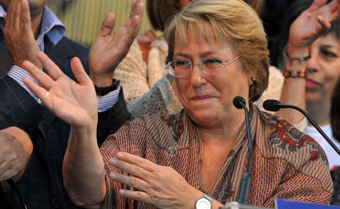 Michelle Bachelet, uma socialista de 62 anos que em 2006 se tornou a primeira mulher a ocupar a Presidência do Chile (France Press)