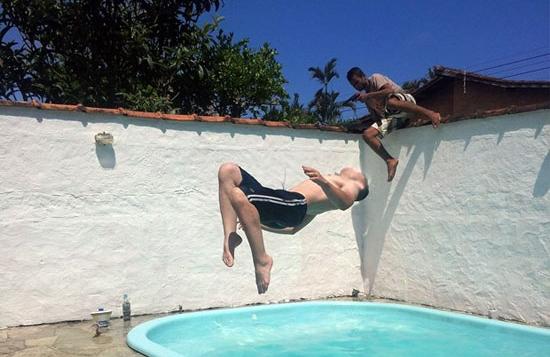 Foi fotografado por turista que passava alguns dias em uma casa de veraneio ( Reprodução/Facebook)
