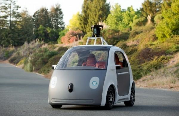 O design do pequeno Google Car &eacute; uma esp&eacute;cie de h&iacute;brido entre um Fiat 500 e um Smart (France Press)
