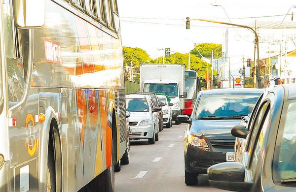 Tr&acirc;nsito no Centro de Americana: autores do projeto querem trazer assunto &agrave; tona ( Edu Fortes/AAN)