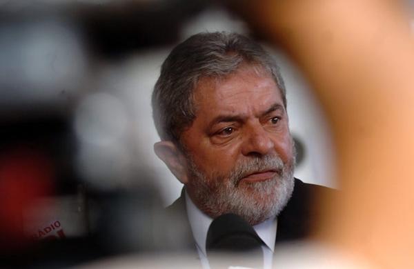 Lula disse estranhar que toda a &eacute;poca de elei&ccedil;&atilde;o apare&ccedil;a algu&eacute;m com uma den&uacute;ncia contra a Petrobr&aacute;s  (Agência Brasil)