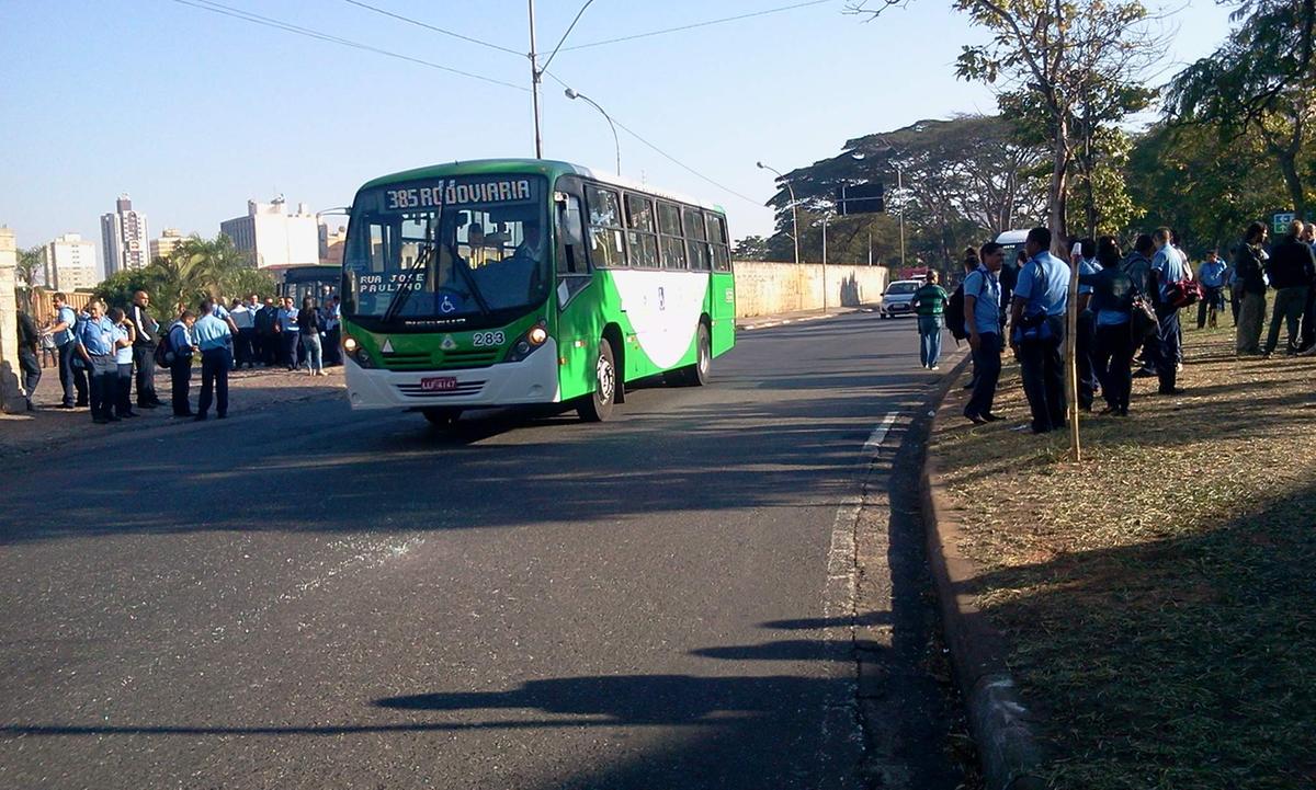 Greve terminou na manh&atilde; desta sexta-feira (9), mas negocia&ccedil;&otilde;es entre a via&ccedil;&atilde;o e a categoria continuam  (Dorinaldo Oliveira/ Correio Popular)