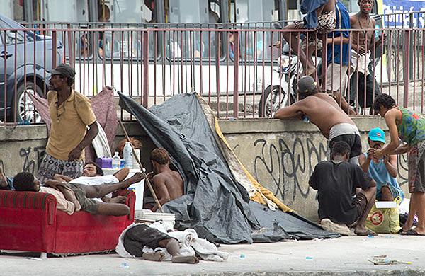 Usu&aacute;rios de crack no Centro de S&atilde;o Paulo (AFP)