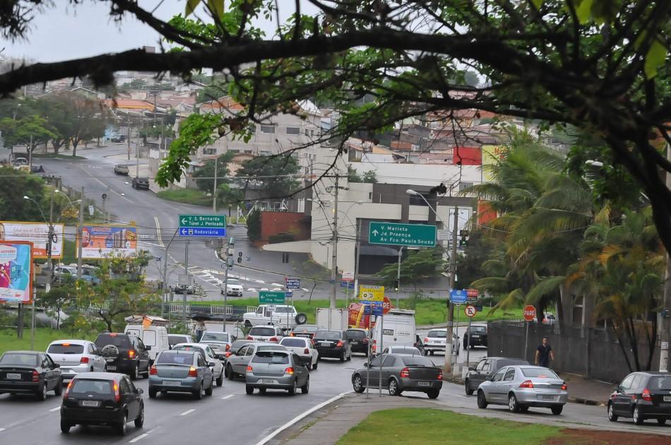 Motorista seguem pela Avenida Prestes Maia em dire&ccedil;&atilde;o ao t&uacute;nel Jo&aacute; Penteado (Cesar Rodrigues/AAN)