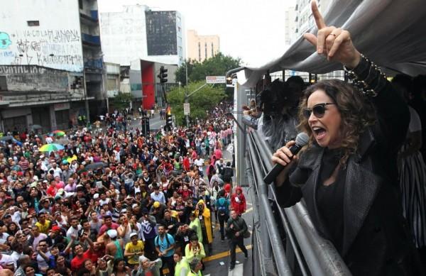 Cantora de Axé, Daniela Mercury, durante show na Parada do Orgulho LGBT, em São Paulo, em 2013 ( Cedoc/RAC)