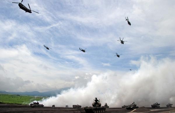 Ex&eacute;rcito, Aeron&aacute;utica e Marinha japonesa participam de exerc&iacute;cio na China Oriental (France Press)