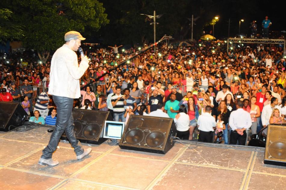 Show do cantor Belo foi a principal atração da festa para o trabalhador (Elcio Alves/ AAN)