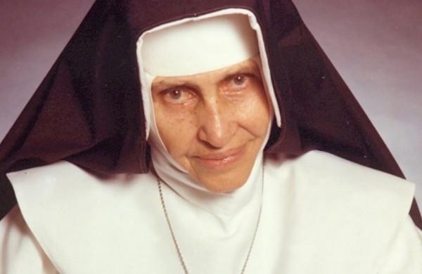 Regina Braga interpreta Irm&atilde; Dulce entre os 45 e 70 e poucos anos ( Divulgação)