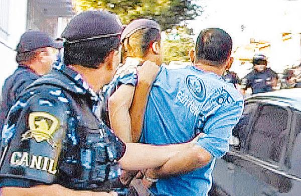 Guardas municipais flagraram o acusado na casa da v&iacute;tima e o prenderam. Em seguida, ele foi levado at&eacute; o plant&atilde;o da Delegacia de Pol&iacute;cia  ( Divulgação)