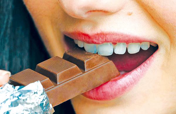 O consumo de chocolate deve ser em pequenas por&ccedil;&otilde;es, com prefer&ecirc;ncia para o meio amargo ( Divulgação)