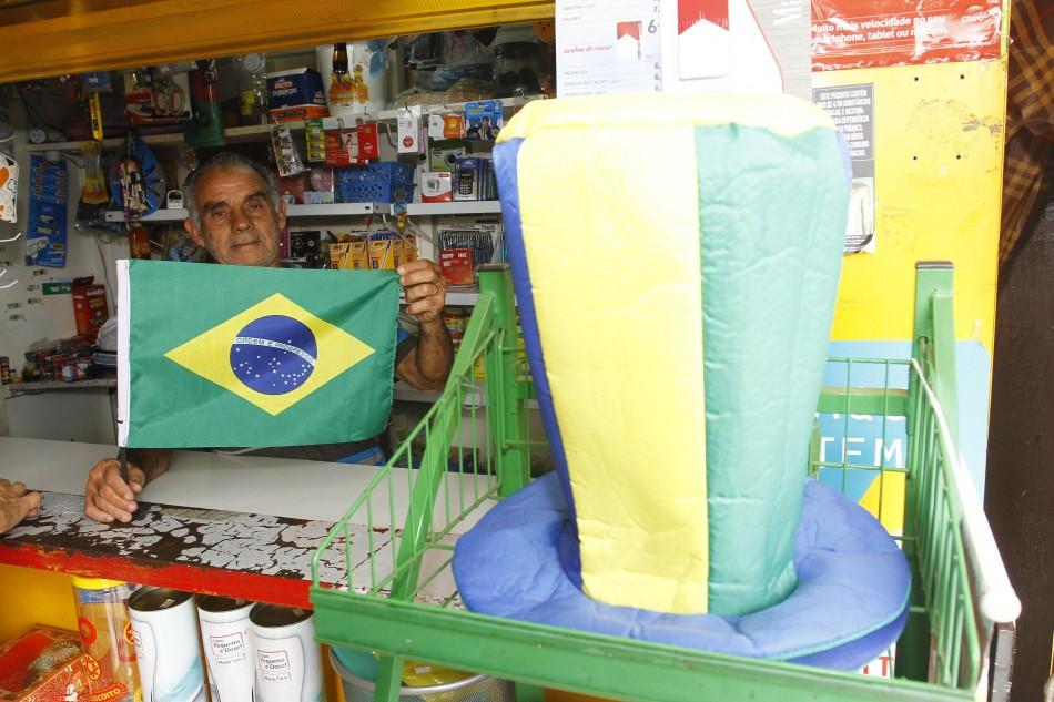 &quot;N&atilde;o d&aacute; para ficar satisfeito vendo R$ 600 milh&otilde;es sendo gastos com est&aacute;dio em cidade que n&atilde;o tem time de futebol e nossas crian&ccedil;as estudando debaixo de &aacute;rvores&quot;, diz Edmar de Oliveira ( Gustavo Tilio/Especial para a AAN)
