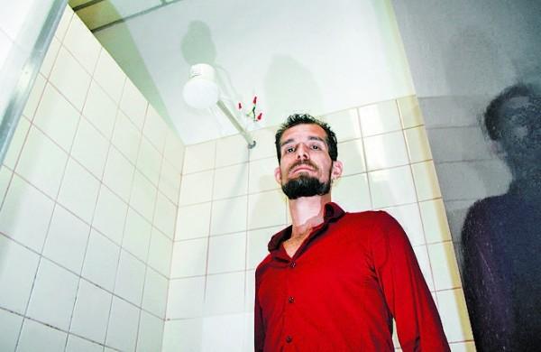 Tom&eacute; explica que op&ccedil;&otilde;es mais econ&ocirc;micas que o chuveiro el&eacute;trico ainda s&atilde;o caras (Camila Moreira/ AAN)
