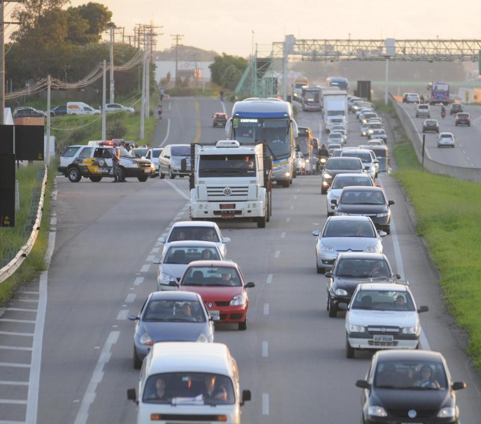 Usu&aacute;rios da Rodovia Santos Dumont enfrentam congestionamentos constantes, principalmente no final da tarde ( Cedoc/RAC)