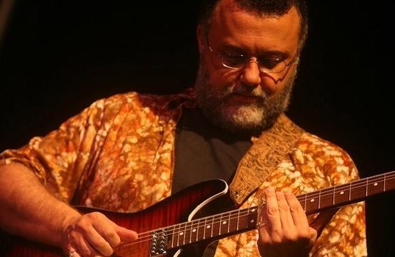 O renomado bluesman paulistano Andr&eacute; Christovam: 38 anos de carreira ( Divulgação)