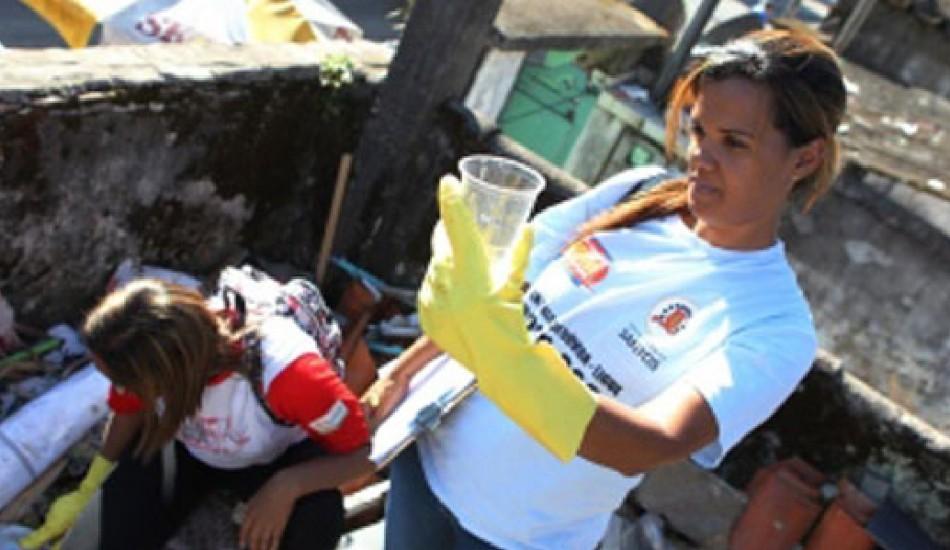 Santos conta com 185 agentes de controle e encarregados que fazem a elimina&ccedil;&atilde;o dos focos do Aedes Aegypti, transmissor da dengue (Divulgação/Prefeitura de Santos)