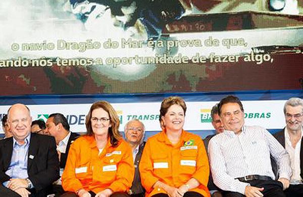 A presidente Dilma ao lado da Presidente da Petrobras, Gra&ccedil;a Foster, durante evento no Recife (Agência Brasil/Reprodução)