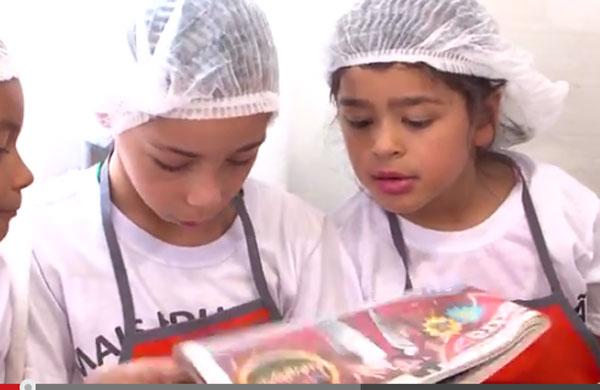 Alunos aprendem matem&aacute;tica preparando pratos e lanches saud&aacute;ve (Reprodução/Governo de São Paulo)