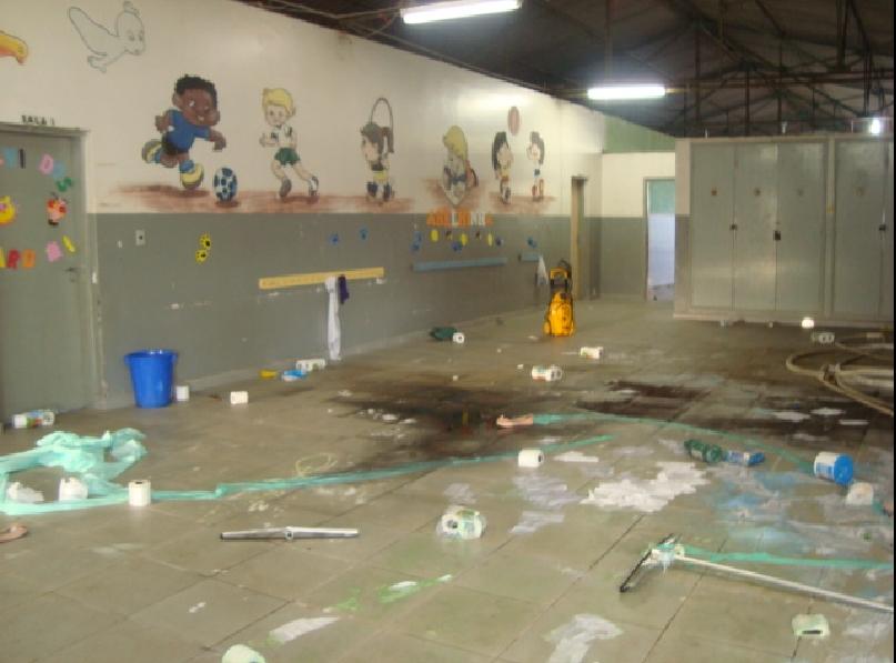 Creche foi alvo de vandalismo em Bauru (Henrique Costa/Divulgação)