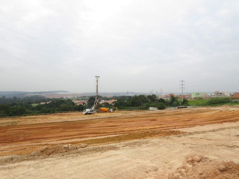 O terreno onde ser&aacute; feito o Condom&iacute;nio Vit&oacute;ria R&eacute;gia, no Jardim dos Colibris, come&ccedil;ou (Eliandro Figueira/Prefeitura de Indaiatuba  )