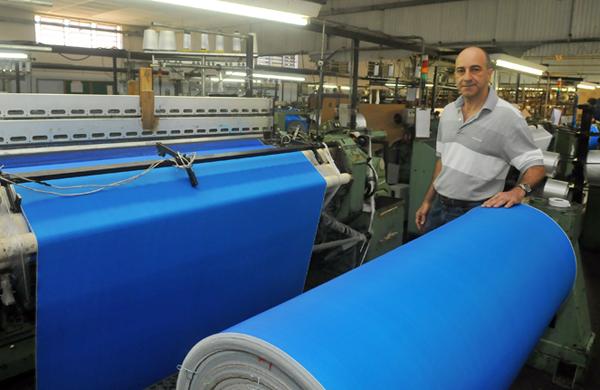 Dil&eacute;zio Ciamarro em sua f&aacute;brica: &quot;Poucas empresas do setor est&atilde;o se beneficiando com o Mundial. Os chineses est&atilde;o produzindo a nossa Copa&quot; (Cesar Rodrigues/ ANN)