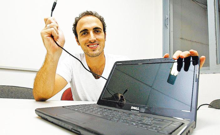 O jornalista Eduardo Pereira optou por n&atilde;o fazer parte do Facebook, a rede social mais popular do pa&iacute;s ( Divulgação)