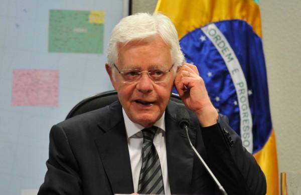 Ministro de Avia&ccedil;&atilde;o Civil, Moreira Franco, admitiu que h&aacute; risco de apag&atilde;o el&eacute;trico no terminal  (Agência Brasil)