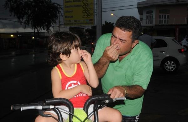 Para o gar&ccedil;om Francisco, o cheiro vem de chiqueiro ou matadouro de porcos ( Carlos Sousa Ramos/AAN)