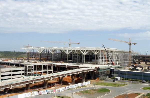 Obra de constru&ccedil;&atilde;o do novo terminal a&eacute;reo de Viracopos, que dever&aacute; estar operando at&eacute; o dia 11 de maio (Gustavo Tilio/Especial para a AAN)