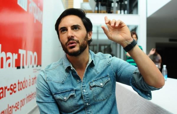 O ator Ricardo Tozzi durante entrevista ao Caderno C (Elcio Alves/ AAN )