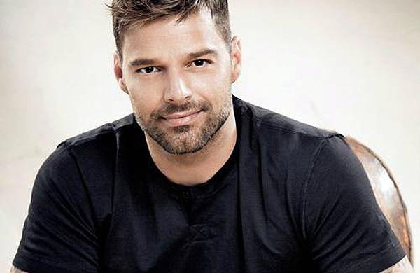 Ricky Martin veio ao Pa&iacute;s para gravar o clipe da can&ccedil;&atilde;o que venceu um projeto aberto a 29 pa&iacute;ses, em parceria com a Fifa, chamado SuperSong (Sony/ Divulgação)