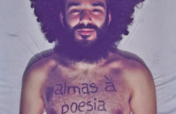 O poeta Rafa Carvalho, criador de um sarau diferente dentro do projeto Papos de Versos ( Divulgação)
