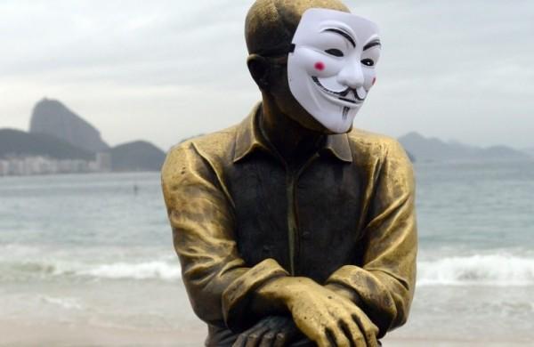 S&oacute; haver&aacute; puni&ccedil;&atilde;o para quem usar m&aacute;scara se a pol&iacute;cia julgar que o manifestante representa perigo (France Press)