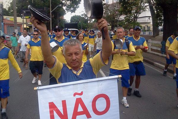 Funcion&aacute;rios dos Correios n&atilde;o aceitaram o acordo: manifesta&ccedil;&atilde;o pela cidade (Dorinaldo Oliveira/AAN)
