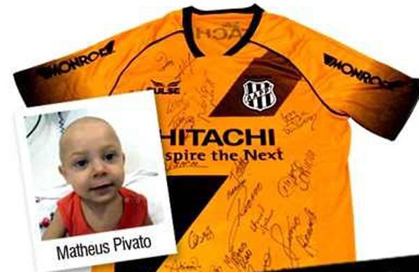 Camiseta do goleiro Roberto, da Ponte, assinada pelo elenco do time  ( Reprodução)
