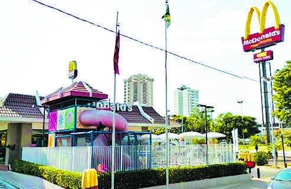 Tentativa de assassinato ocorreu na lanchonete McDonald's  ( Reprodução)