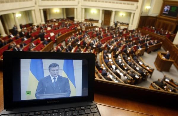 Parlamento, que &eacute; considerado ilegal pelas autoridades de Kiev, votou pela independ&ecirc;ncia da prov&iacute;ncia  (France Press)