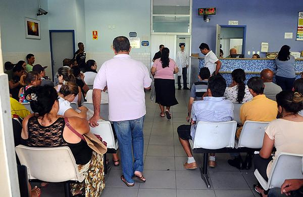 Pacientes aguardam por atendimento no pronto-socorro do Hospital Mário Gatti: demora no atendimento ( Dominique Torquato/AAN)