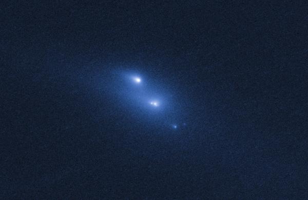 Asteroide P/2013 R3 &eacute; fotografado pelo telesc&oacute;pio Hubble (France Press)