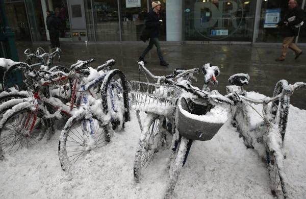 Neve cobriu as ruas de Nova York e Nova Jersey, leste dos Estados Unidos (France Press)