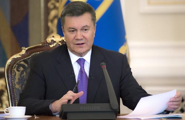 Ex-presidente da Ucr&acirc;nia, Viktor Yanukovych tem pris&atilde;o decretada por novo governo (France Press)