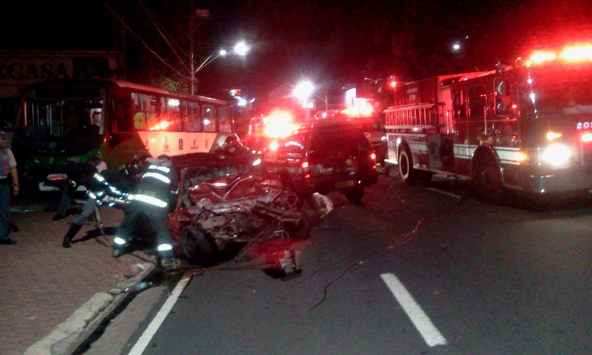 Acidente aconteceu na Avenida Doutor Moraes Sales e complicou o tr&acirc;nsito no Centro da cidade  (Dorinaldo Oliveira/AAN)