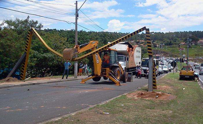 Tr&acirc;nsito ficou bem complicado na manh&atilde; deste s&aacute;bado de Carnaval (Thiago Fonseca/AAN)