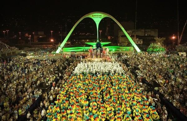 Os desfiles das grandes escolas de samba do Rio come&ccedil;am hoje numa noite heterog&ecirc;nea ( Divulgação)