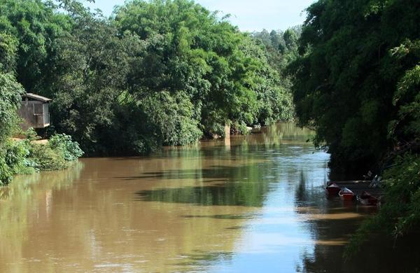 Rio Atibaia em Valinhos: chuvas desde sexta-feira aumentaram vaz&atilde;o (Janaina Ribeiro/Especial para AAN )