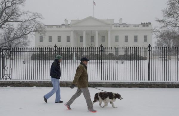 As ruas da capital federal Washington estavam quase desertas durante a manh&atilde; (France Press)