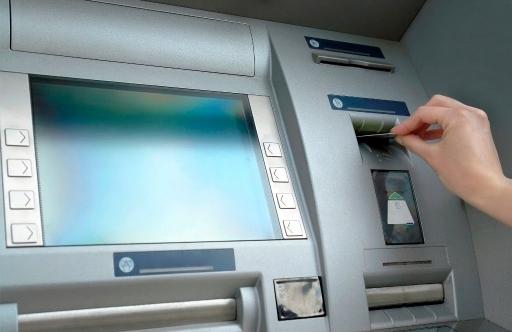 Ser&aacute; permitido retirar dinheiro em mais de 30 mil caixas eletr&ocirc;nicos ( Divulgação)