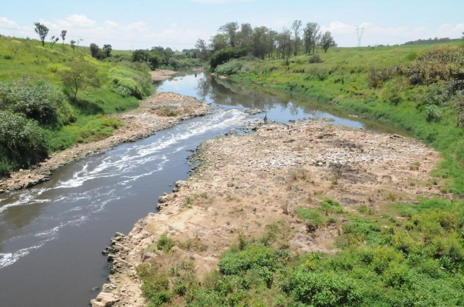Rio Piracicaba est&aacute; secando por causa da longa estiagem ( Edu Fortes/AAN)